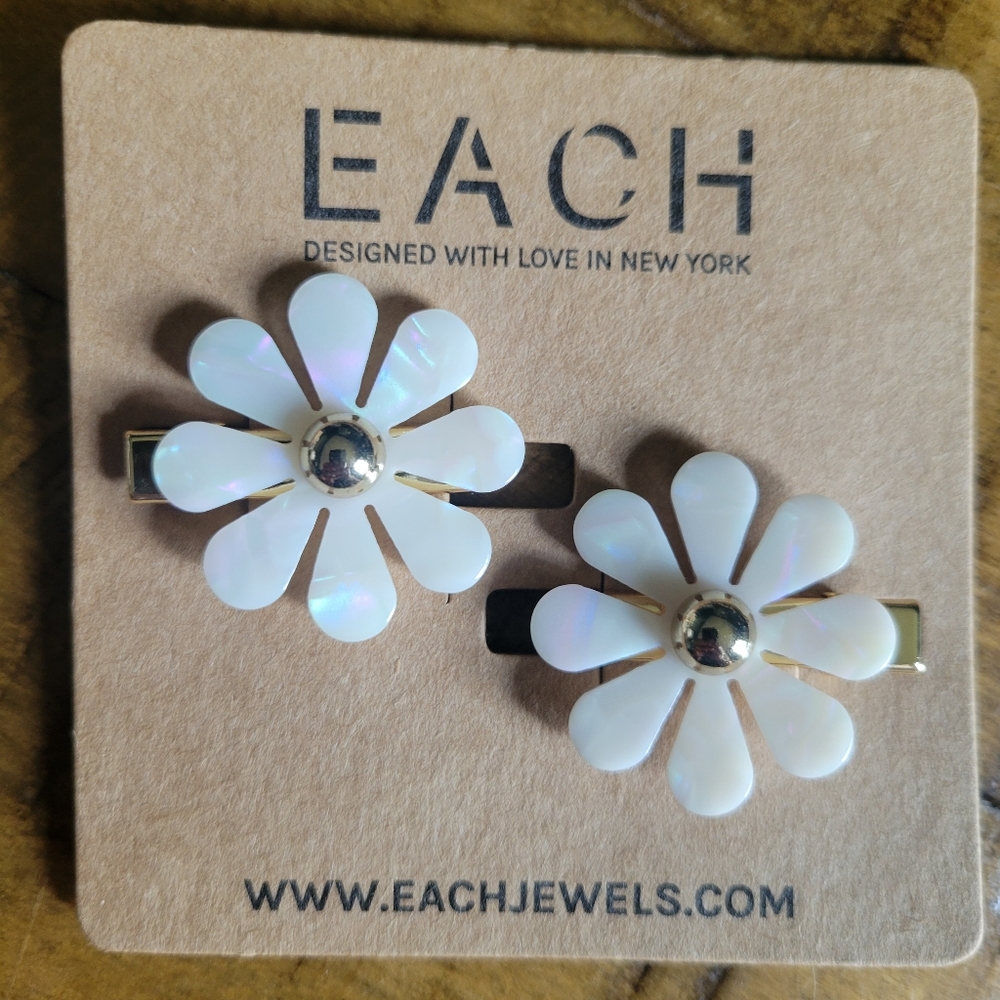 Flower Barrette Set - Picture 3 of 3